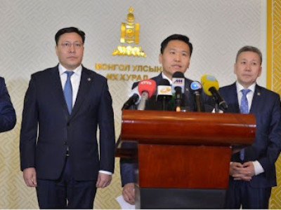 Ж.Батзандан ШУДАРГА гэгдэх таван гишүүний тэмцэл яагаад зогссоныг тайлбарлажээ