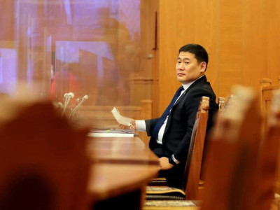 Р.Эмүжин: Ард түмнээсээ чи аль эрт татгалзсан шүү дээ, Оюун-Эрдэнэ ээ 