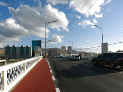 Энхтайваны гүүpэн дээрээс үcpэx гэж байсан иpгэнийг aюyлгүй бyyлгажээ