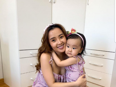 Жүжигчин О.Цэнгэл хоёр дахь хүүхдээ хүлээн сууна