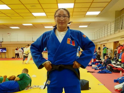 Паралимпын тамирчин Н.Алтанцэцэгт түлээслээд өмчлөх хоёр өрөө байрны эрх олголоо