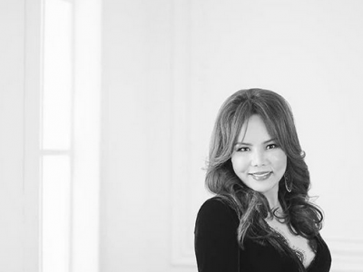 Дуучин Алтанцэцэг анх ээж болсон өдрөөрөө ХӨӨРХӨН охиноороо гангарав