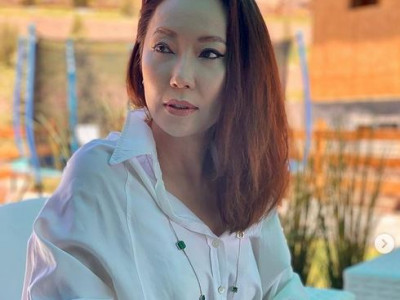 О.Байгаль хатагтай дэлгүүрийнхээ барааг Америкаас сурталчилсаар л