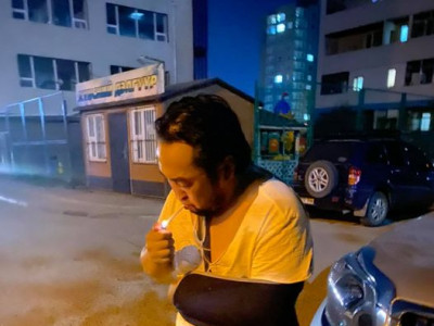 Цагдаа нар Д.Монголхүүгийн гарыг хугалжээ