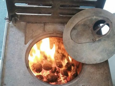 Халуун зуухаа тэвэрсэн байдалтай амиа алджээ