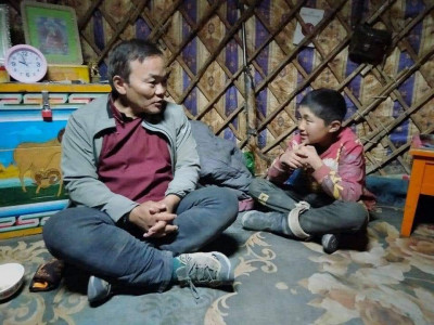 11 настай Бэхи хүү ганцаараа 700 гаруй малтай хөдөө, хээр оторт явна