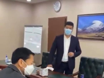 С.Мөнхчулуун: Хөргөгчинд нь байсан задалсан apxи лам аравнайлж өгсөн гар угаадаг рашаан шүү