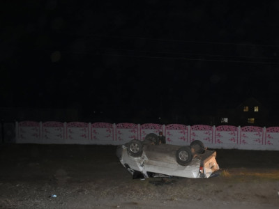 Насанд хүрээгүй хүүхэд автомашин жолоодож, осол гаргажээ 