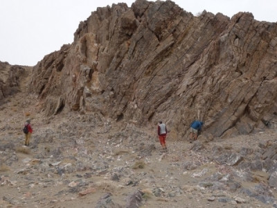 Орон нутгийн иргэд геологичдыг хөөж туун, дарамт шахалт үзүүлдэг болжээ