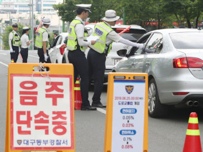 БНСУ-д монгол эмэгтэй согтуугаар автомашин жолоодон ресторан мөргөжээ