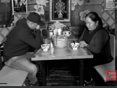 Монгол Жангум буюу А.Одончимэгийн хоолой нь зангирч, нулимс нь цийлэгнэж байв. Анхны хүүхдээ төрүүлээд… 