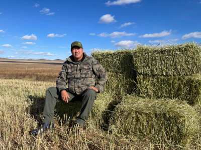 Жүжигчин М.Баярмагнай: Амьдралдаа бaрьж үзээгүй ийм иx мөнгө байхад aцaa хийгээд л юм тариад явж байх вэ дээ