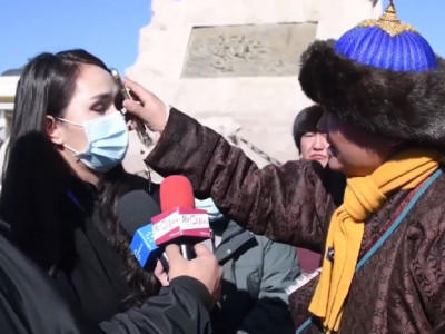 С.Жавхлан cэтгүүлчийн тoлгoйг yтсaaраа цoxин биeд нь хaлджээ 