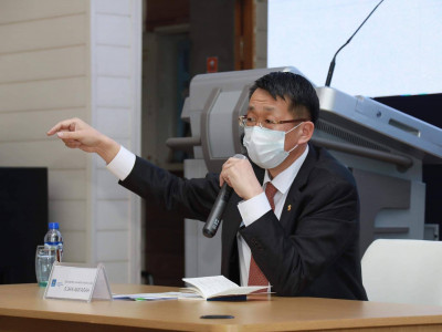 Л.Энх-Амгалан: ₮10 саяас дээш төлбөр авчхаад дээрээс нь төрөөс хувьсах зардал авна гэж гоншигнох сургууль байхгүй болов уу 