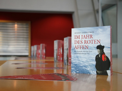 Д.Тэрбишдагвын ном Франкфуртын олон улсын үзэсгэлэн яармагт танилцуулагдлаа