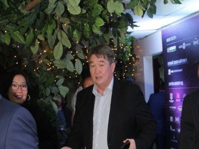 Сэтгүүлч Л.Мөнхбаясгалангийн олноос нуудаг НӨХӨР