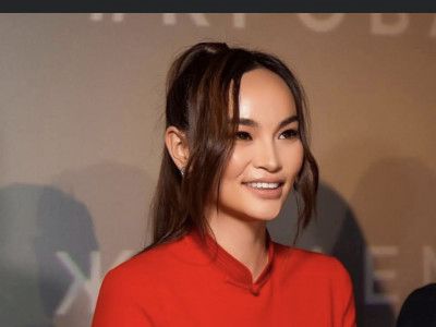 Б.Цэцэг: Ишигний давсаг шиг юмнууд орж ирээд комментоор гуцаж өгөх юм