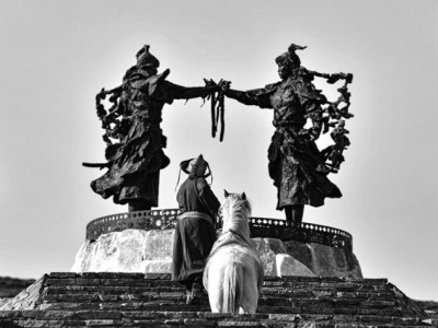 Төсвөөс биш түүхээс бүтсэн андлал