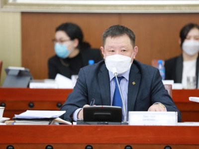 ЗТХ-ийн сайд Л.Халтар Төрийн ордонд ухаан алдаж, түргэний машинаар эмнэлэгт хүргэгджээ 