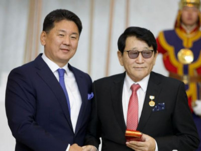 Ерөнхийлөгч 17 хүнд гавьяат багш цол хүртээлээ