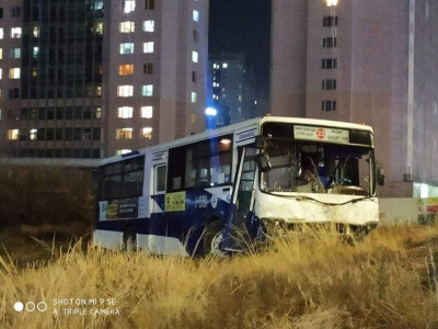 Энхтайваны гүүрэн дээр гурван тээврийн хэрэгсэл мөргөлдсөн осол гарсан, хүн гэмтэж бэртээгүй
