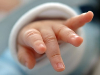 Эцэг эх нь ковидоор өвдсөн 1 настай охин нас баржээ