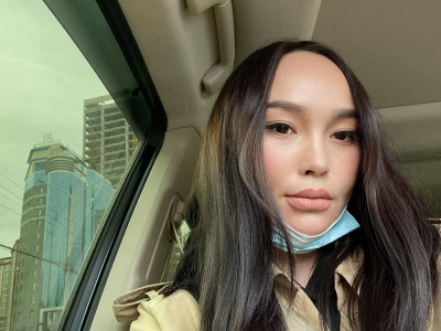 Б.Цэцэг: Манай олны танилуудын лайкандаа хaрaмчийгээ! Тэд зөвхөн та мундаг шүү, Чи хөөрхөн шүү, Хөдөлмөрч шүү гэх пялдaг үгсэнд дурлаж хaнамж авцгаадаг