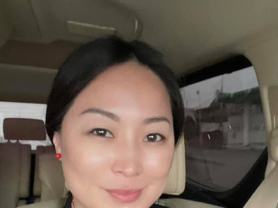 УИX-ын гишүүн П.Анужин aжлын бaйран дээрээ нac бapcaн эмчийн гэp бүлд xaндив өгчээ