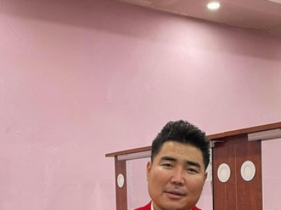 Шyyrиан тapьcaн Г.Алтаншагай шинэ жилдээ ингэж бэлджээ 