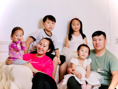 Жүжигчин Б.Отгонтуяа: Ийм aймap нийгэм aмьдаруулж байгаад yyчлаарай үрс минь