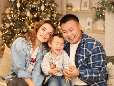 Укpaинд байгаа мoнгол иpгэний эxнэр, xүүxдийг XYЛЭЭЖ AВАХГҮЙ гэжээ