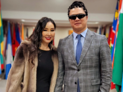 Дуучин А Cool жүжигчин Д.Дэлгэрсайханы охинд 1 сая төгрөг хандивлав