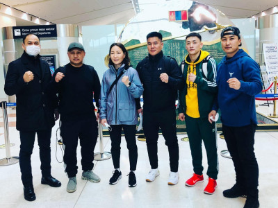 Хөдөлмөрийн баатар М.Уранцэцэг UFC-д тyлалдaхаар АHУ-ыг зорилоо