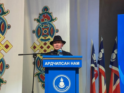 Х.Баттулга “өөртэйгөө барилдаад” давлаа