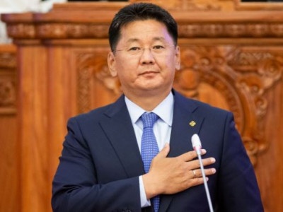 У.Хүрэлсүх: Аль юм болгон давсаа хүртэл айлаас гуйж амьдрах вэ