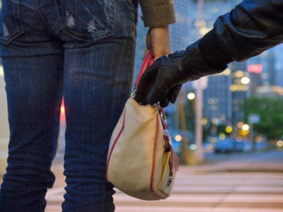 Хөдөө орон нутгаас ирж байгаа оюутнууд халаасны хулгайн гэмт хэрэгт өртөх эрсдэлтэйг анхааруулж байна