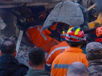 Эрэн хайх, аврах баг 5 хүнийг эсэн мэнд олж, 12 иргэний цогсыг гарган холбогдох байгууллагад хүлээлгэн өглөө 