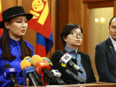 Зөвлөлдөх уулзалтын үеэр хурганы арьсан дээлтэй хүмүүс халууцаад зүүрмэглэх тохиолдол гарсан. Хажуудахаа сэрээнэ шүү гэж ярьцгаасан
