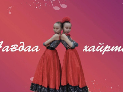 Ихэр охид төрсөн цагаас нь хойш хэвтэрт байгаа аавынхаа эмчилгээний зардлыг олохоор тоглолт хийнэ