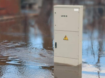 Цахилгаан хуваарилах байгууламжийн ойролцоо ус тогтсон газарт ойртохгүй байхыг анхаарууллаа