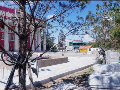 Драмын театрын гадна талбайн тохижилтыг наймдугаар сарын 1-нд дуусгана