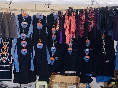 Нарантуул захад сурагчийн дүрэмт хувцас 95-130 мянган төгрөгийн үнэтэй байна