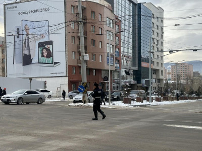 Замын цагдаа нар өдрийн цагаар гэрэл ойдог, тодруулагчтай хантааз өмсөх шаардлагагүй гэх зохицуулалт орсон