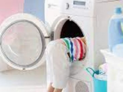 Сэрэмжлүүлэг: Угаалгын машинд гацсан хүүхдийг эсэн мэнд гаргажээ