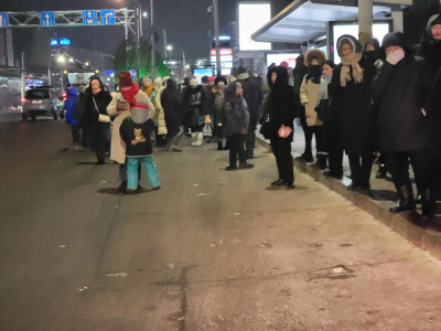 Фото сурвалжлага: Төв талбайгаас 10-р хороолол хүртэл нэг цаг алхахад ганцхан автобус л зөрлөө