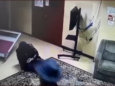 Цэцийн гишүүн ажлын байранд архи дарс хэрэглээд явж байна. Ёс зүйн хариуцлага хүлээхгүй юм уу 