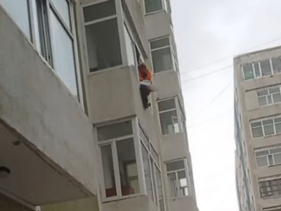 Цонхоор үсрэх гэж байсан архины хамааралтай иргэнийг эсэн мэнд буулгажээ