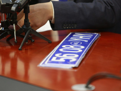 Улсын хэмжээнд төрийн байгууллагуудын 8,100 тээврийн хэрэгсэл цэнхэр дугаартай болжээ 