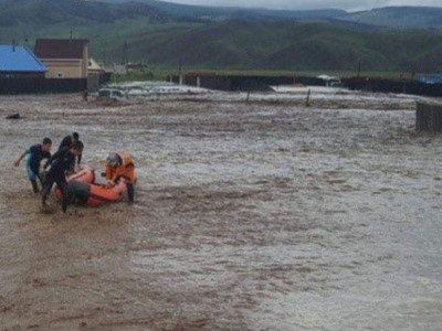 11 настай хүүхэд борооны тогтоол усанд живж нас баржээ