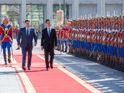 БНХАУ-ын дэд дарга Хань Жөнийг Төв талбайд угтаж авлаа